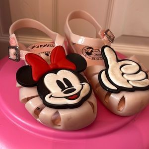 Mini Melissa Minni mouse size 9 but closed toe runs smaller can fit a 8